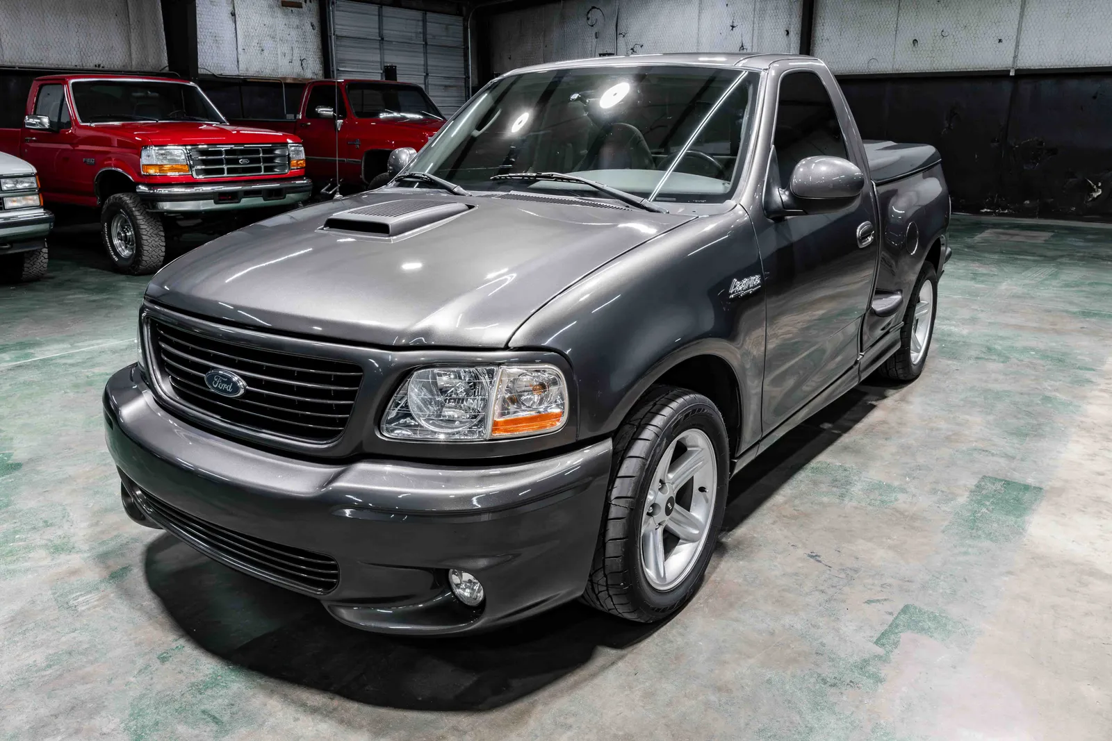 1_2004-Ford-Lightning-Dark Shadow Gray-A17613-37.jpg
